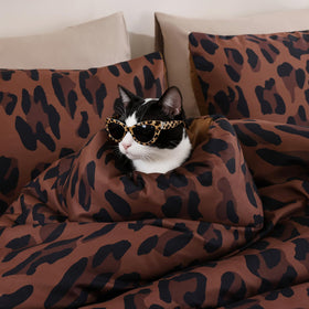 JANZAA all-season lightweight design suitable for layering with blankets