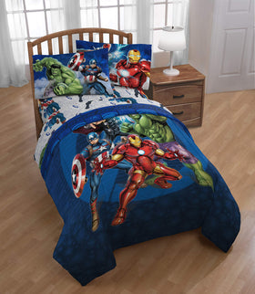 Jay Franco Avengers vibrant color scheme complements boys' bedrooms with a licensed Marvel look.