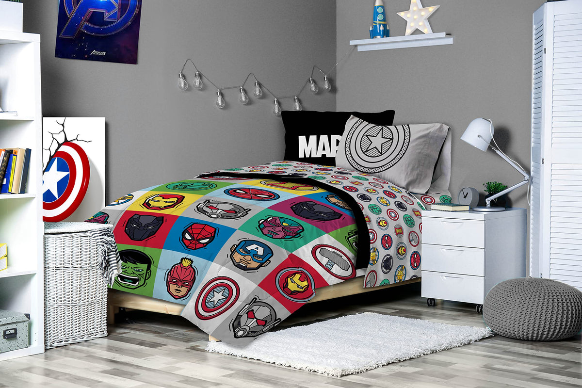 Jay Franco Avengers Pop design features iconic graphics for young fans.
