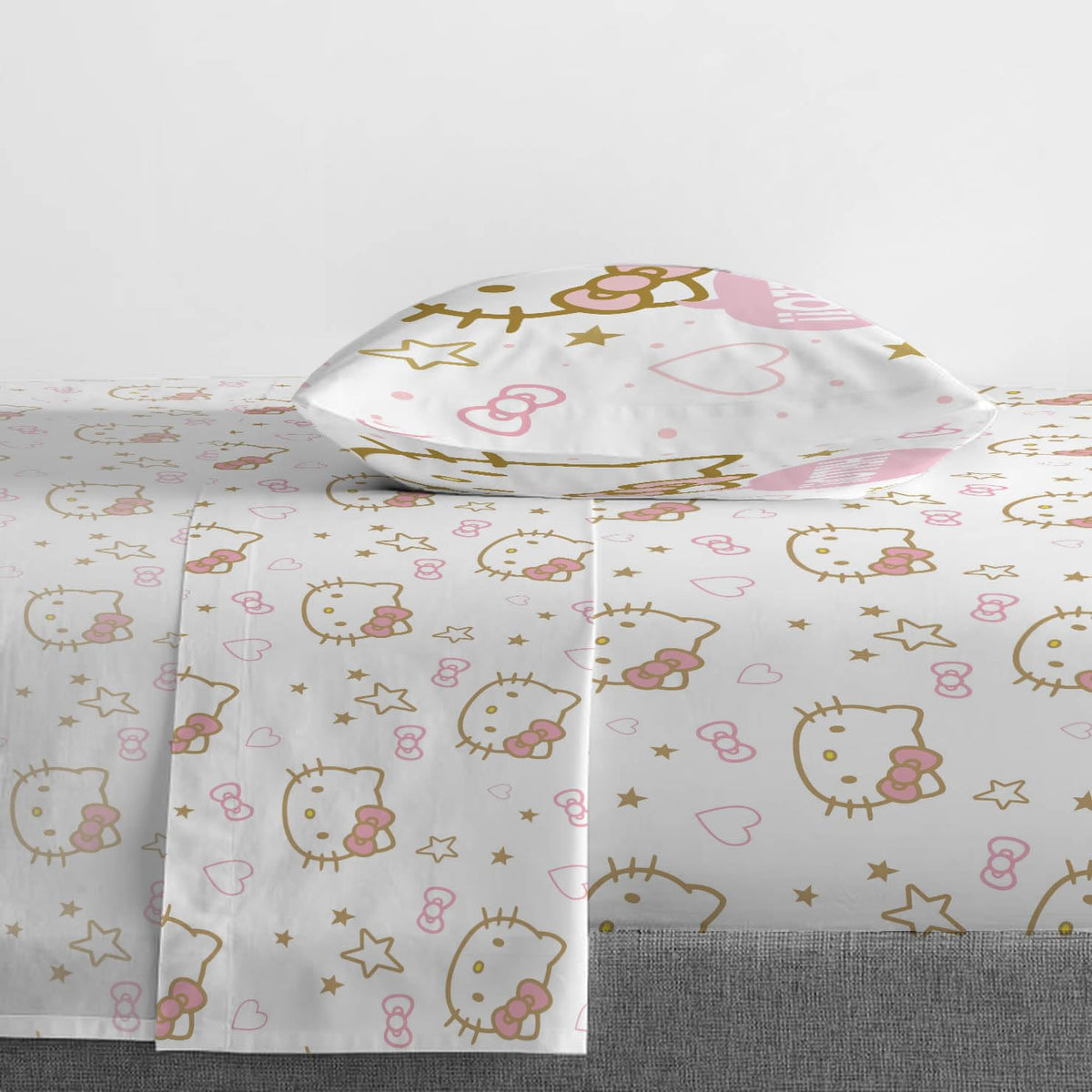 Jay Franco 3-piece twin set ideal for kids' sleepovers, dorms, or guest rooms.