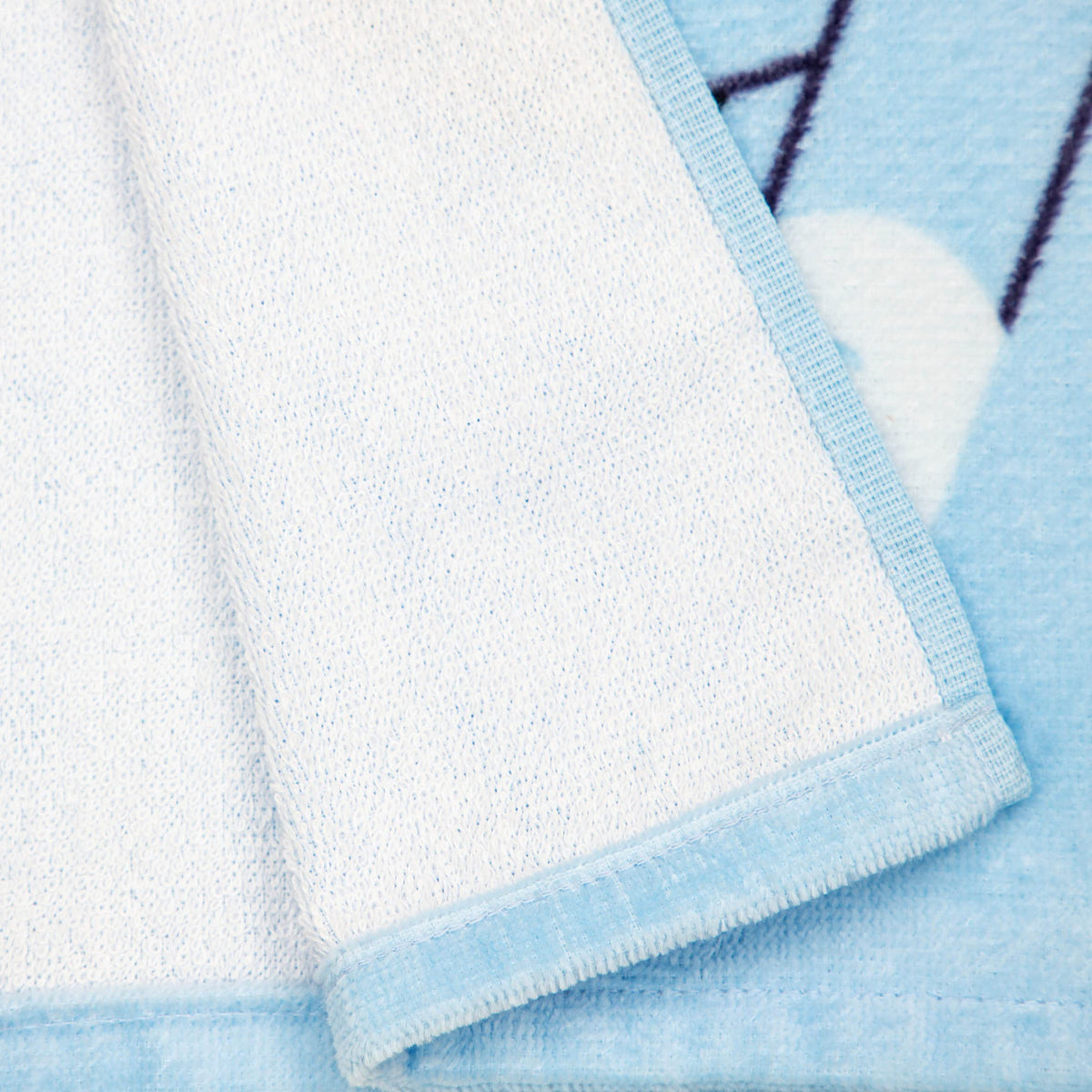 Jay Franco Bluey hooded poncho absorbs moisture while staying breathable after swimming.