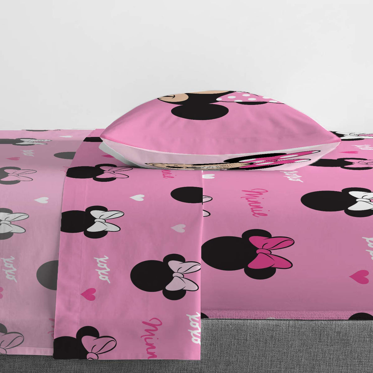 Jay Franco Minnie Mouse twin sheet set flat sheet with dots and bows detail