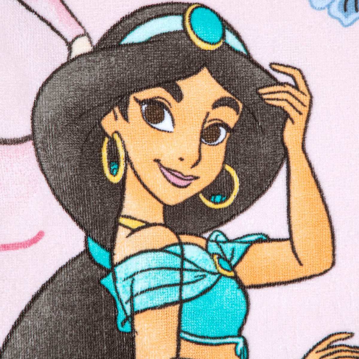 Jay Franco Disney Princess towel with Aurora design for everyday drying