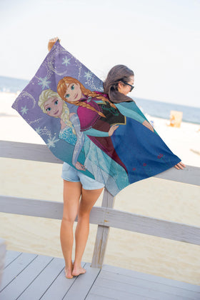 Frozen 2 towel with vibrant Elsa and Anna artwork enhances kids' drying after washing.