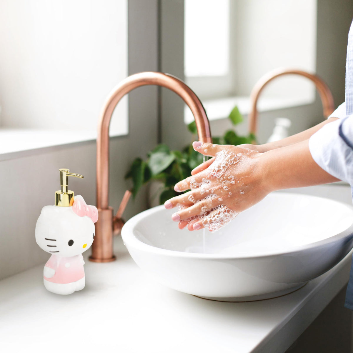 Jay Franco Hello Kitty refillable lotion pump for easy use.