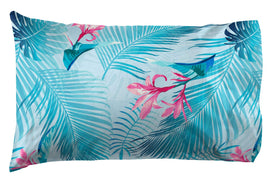 Fitted sheet with deep pocket on Jay Franco Lilo & Stitch set, fits mattresses up to 10 inches.