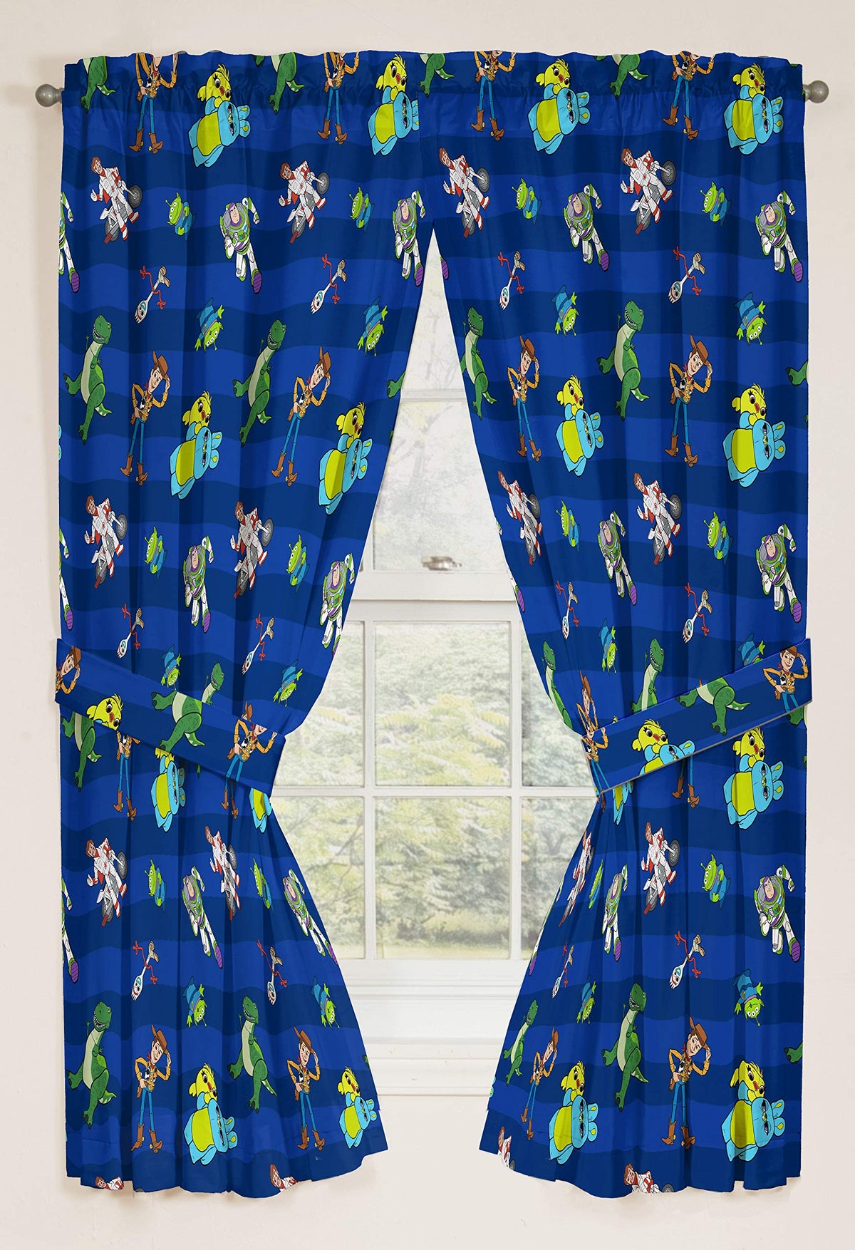 Jay Franco machine-washable curtains simplify cleaning in busy kids’ rooms.