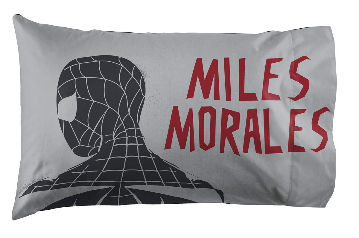 Jay Franco Marvel Miles Morales fade-resistant fabric texture close-up.