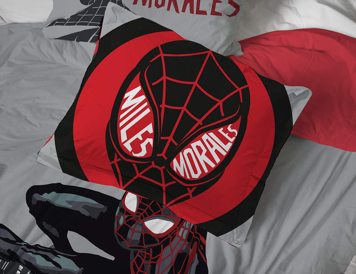 Jay Franco Marvel Miles Morales packaging and travel-friendly design.