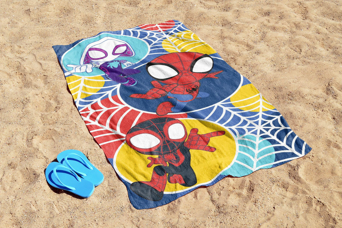 Jay Franco Marvel towel reinforced edges, durable for seasons