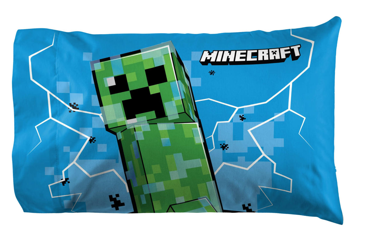 Jay Franco Minecraft Creeper 3-piece twin set showcases the Creeper design