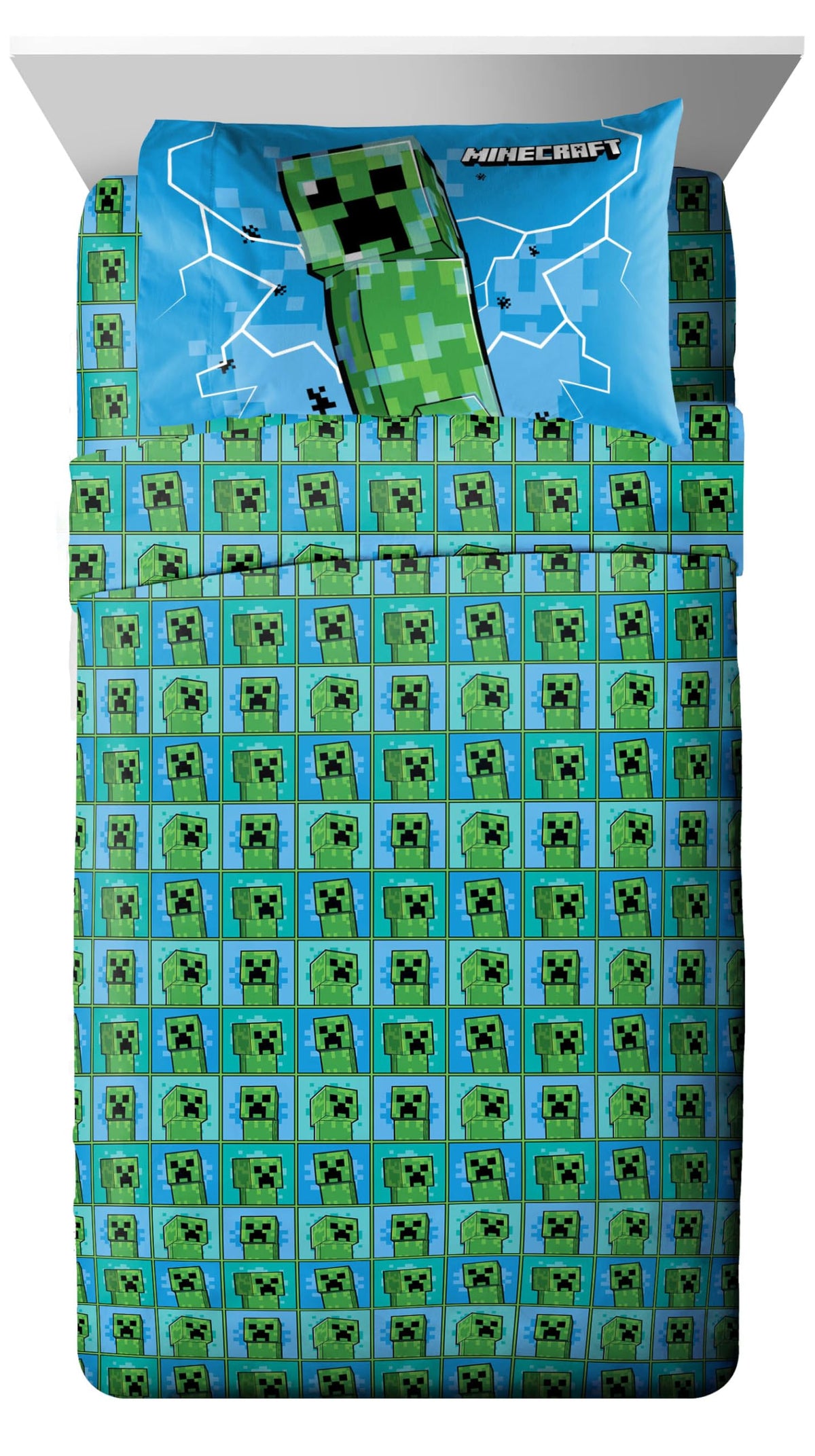Jay Franco Minecraft Creeper bedding set brightens kids' room decor.