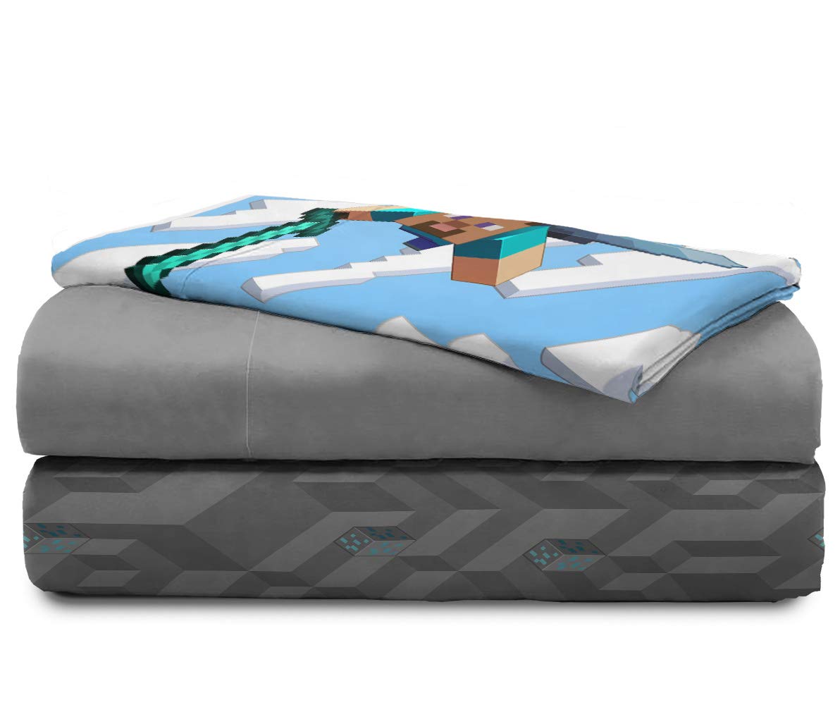 Jay Franco Minecraft Daytime fade-resistant print stays bright after machine washing.