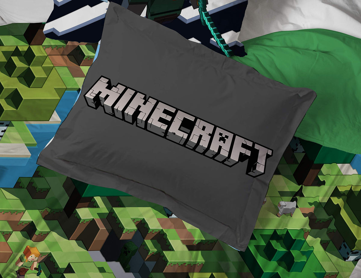 Jay Franco Minecraft Daytime room setup demonstrates a cohesive themed bedroom.