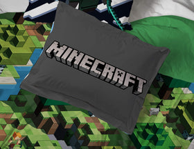 Jay Franco Minecraft Daytime room setup demonstrates a cohesive themed bedroom.