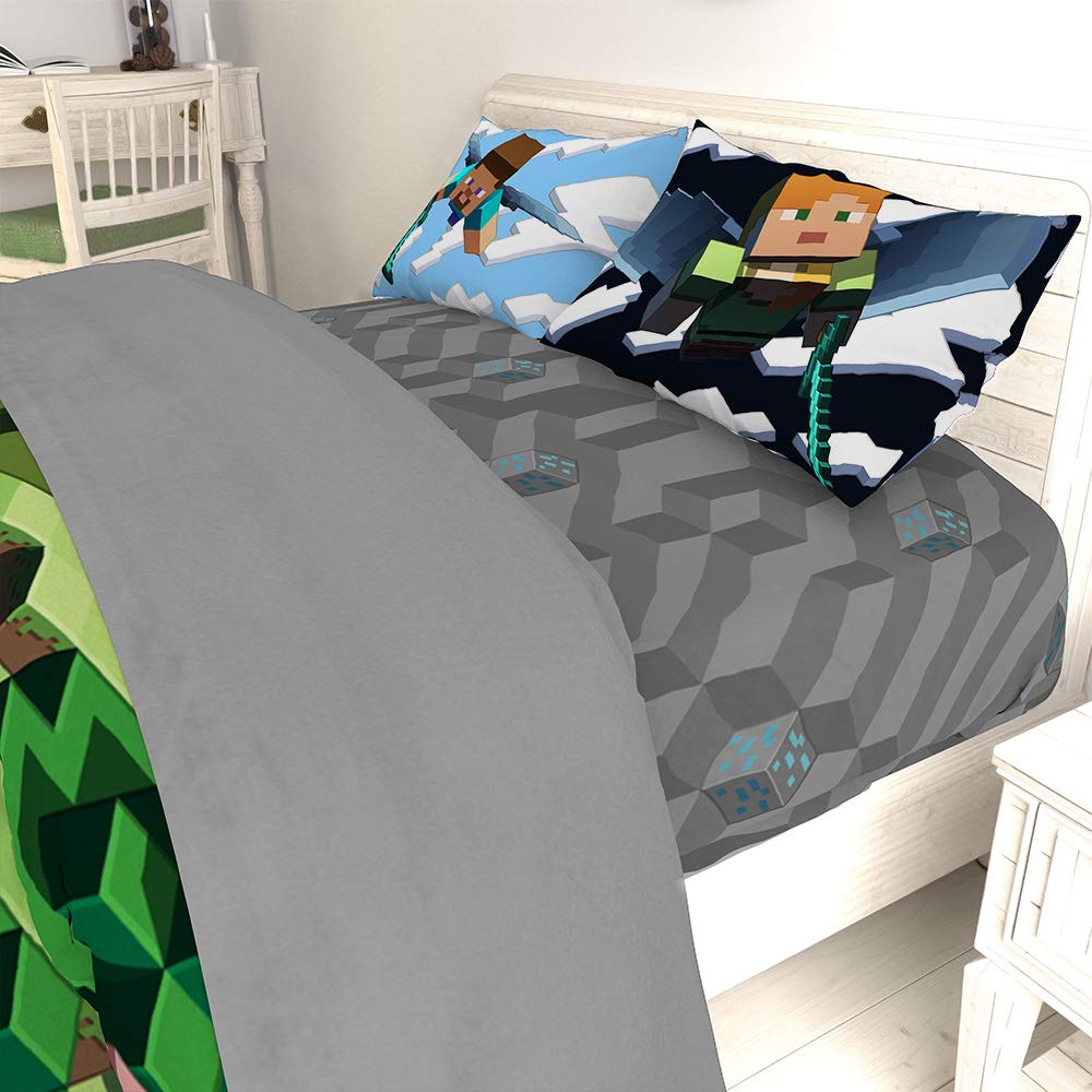 Jay Franco Minecraft Daytime microfiber feels ultra-soft and easy to care for.