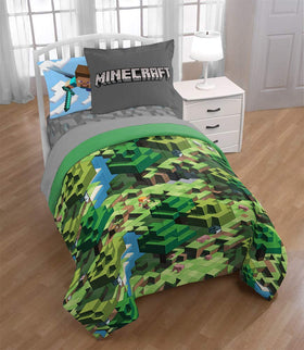 Jay Franco Minecraft Daytime design delivers vibrant artwork that inspires play-ready bedrooms.