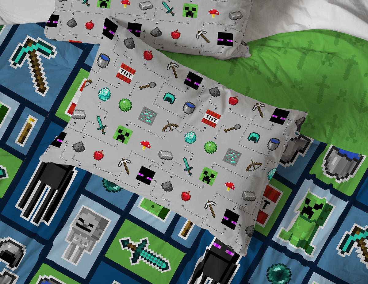 Jay Franco Minecraft Monster Hunters packaging shows easy care and gift-ready presentation.