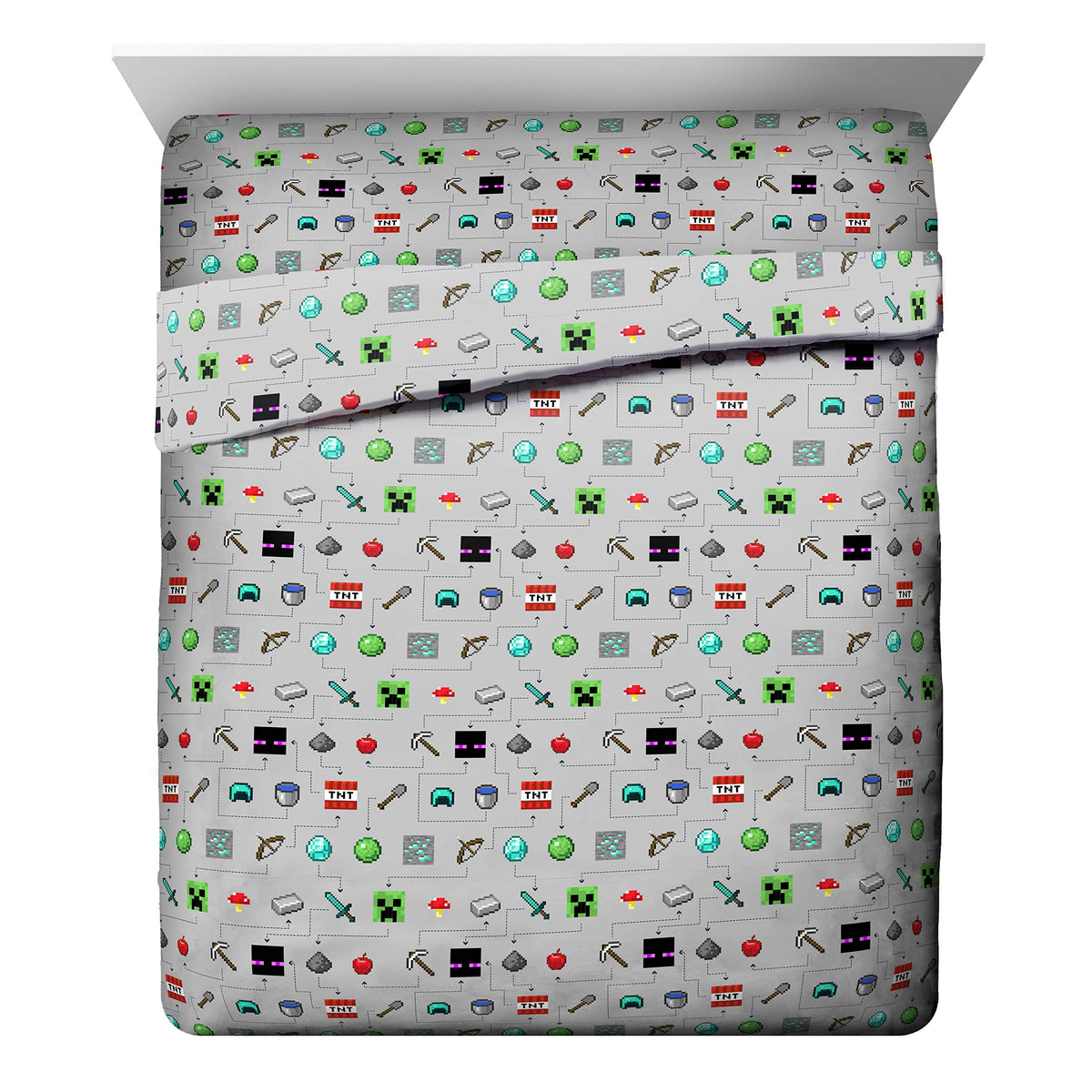 Jay Franco Minecraft Monster Hunters pillowcases complete the playful bedding set.