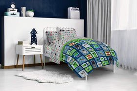 Jay Franco Minecraft Monster Hunters room setup shows a kid-friendly, easy-care bedding space.