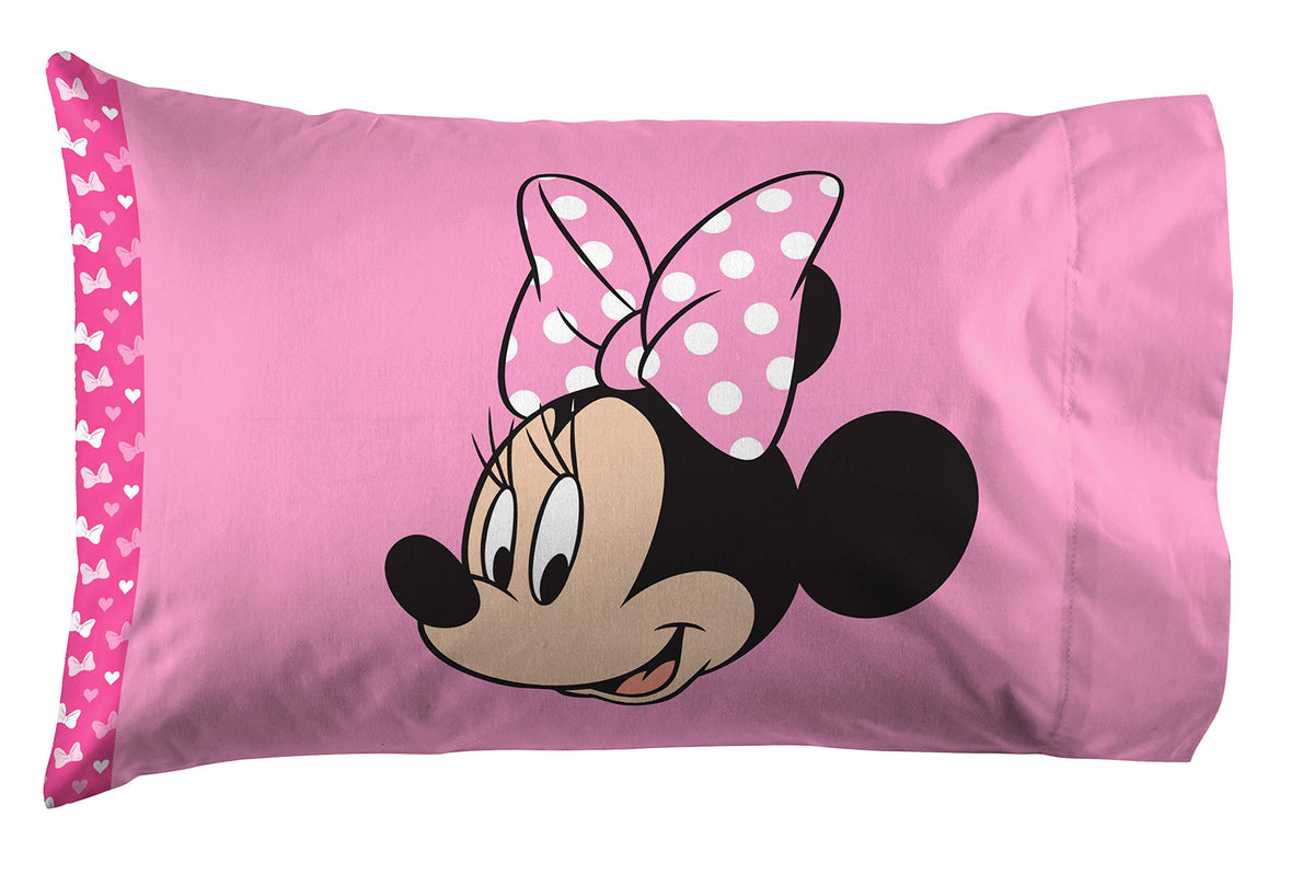 Jay Franco Minnie Mouse bed set brightens kids' rooms with playful charm.
