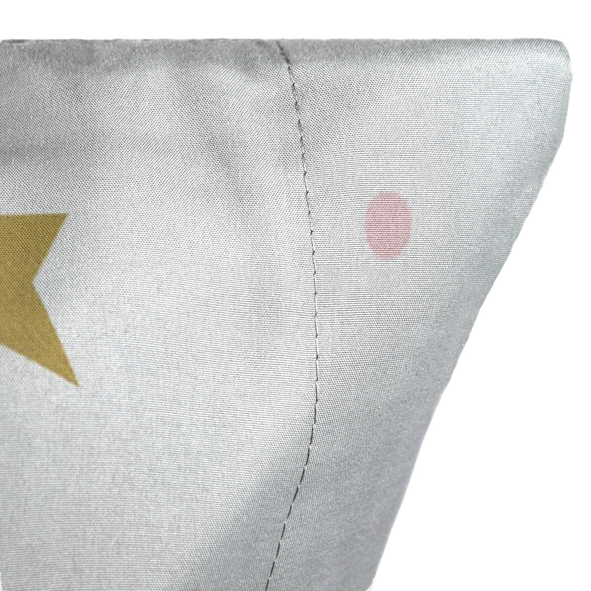 Jay Franco pillowcase 20x30 complements the set with easy care.