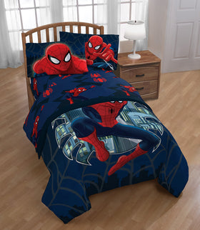 Jay Franco Spiderman set makes a practical gift for kids sleepovers or travel decor