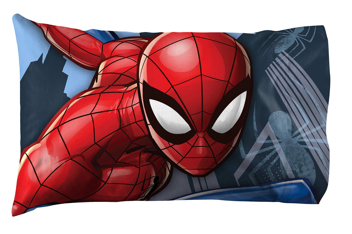 Jay Franco Spiderman pillowcase displays vibrant artwork for playful bedtime moments.