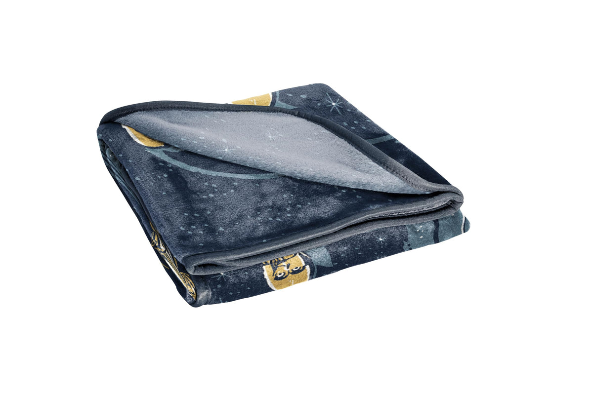 Jay Franco Star Wars plush throw bed layering adds color.