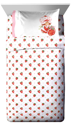 Jay Franco Strawberry Shortcake fitted sheet for soft all-season comfort.