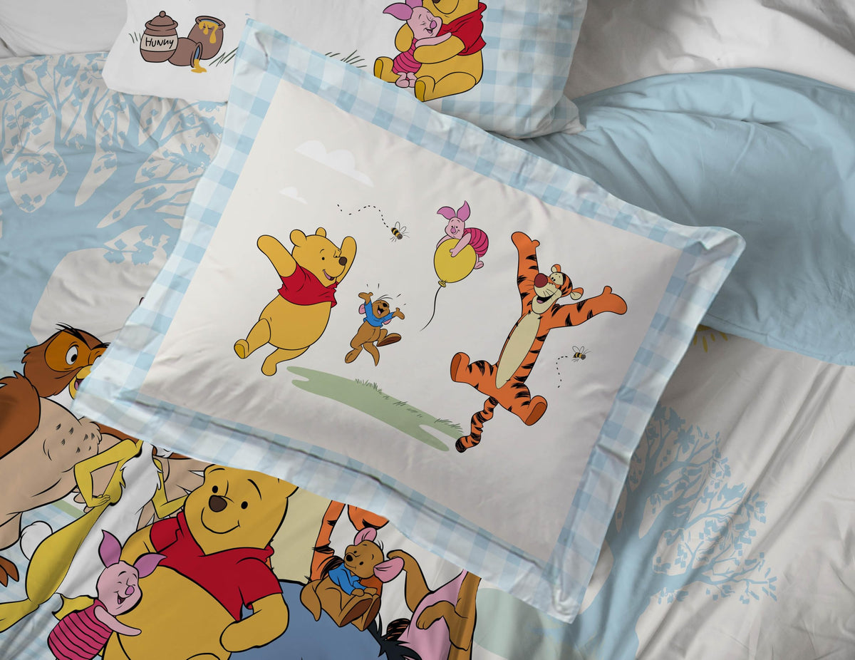 Jay Franco Winnie Pooh decorative print art on bed set, storytelling vibe.