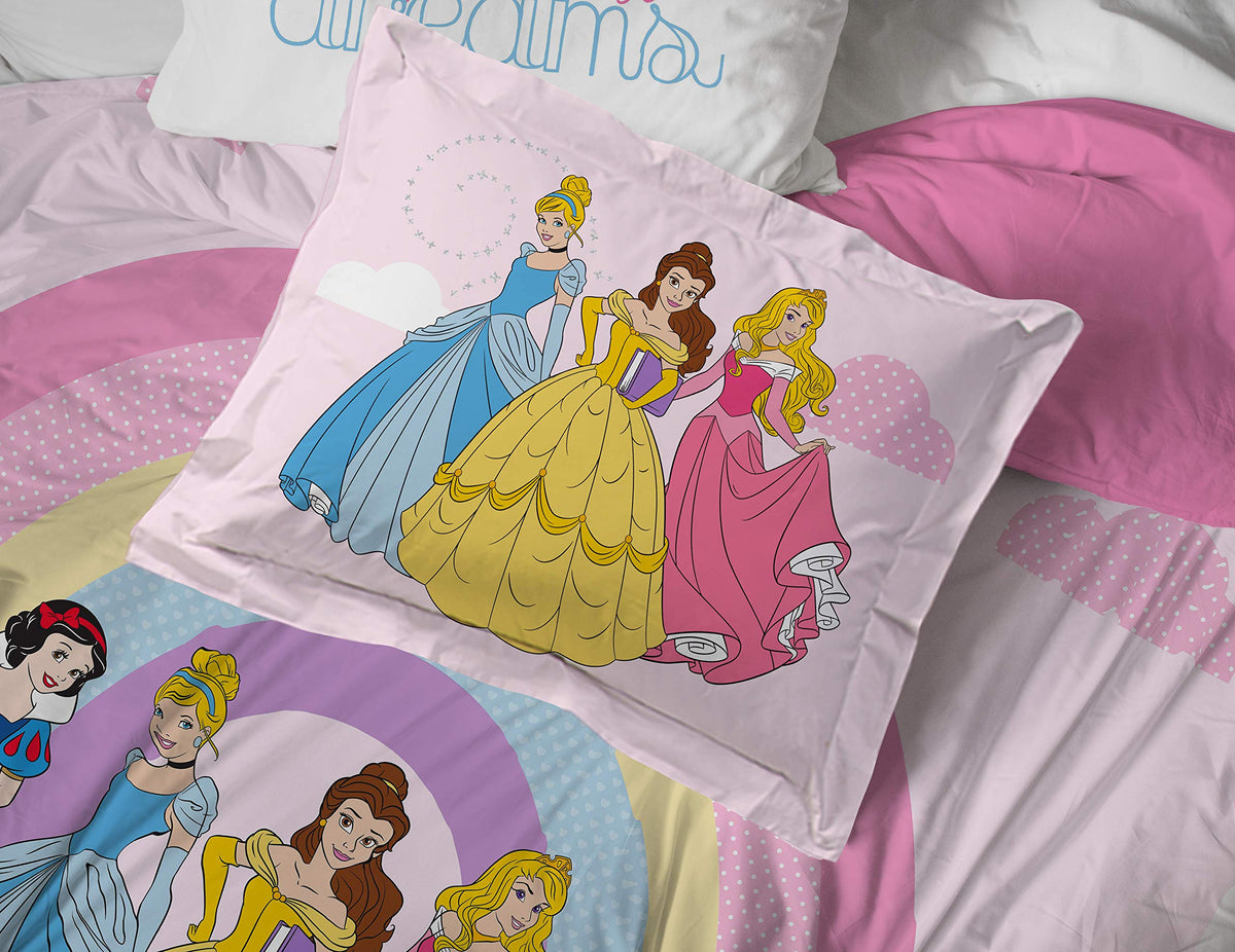 Jay Franco Disney Princess bed ensemble showcases vivid colors with fade resistance