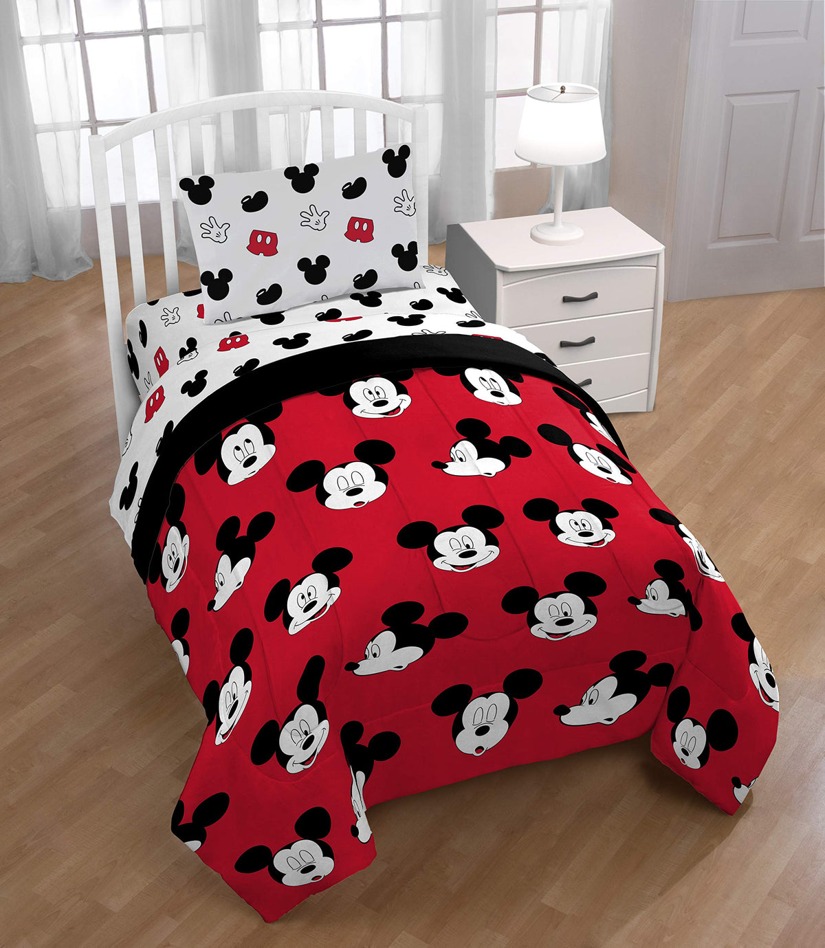 Jay Franco ultra-soft microfiber bedding delivers breathable, year-round comfort for kids.