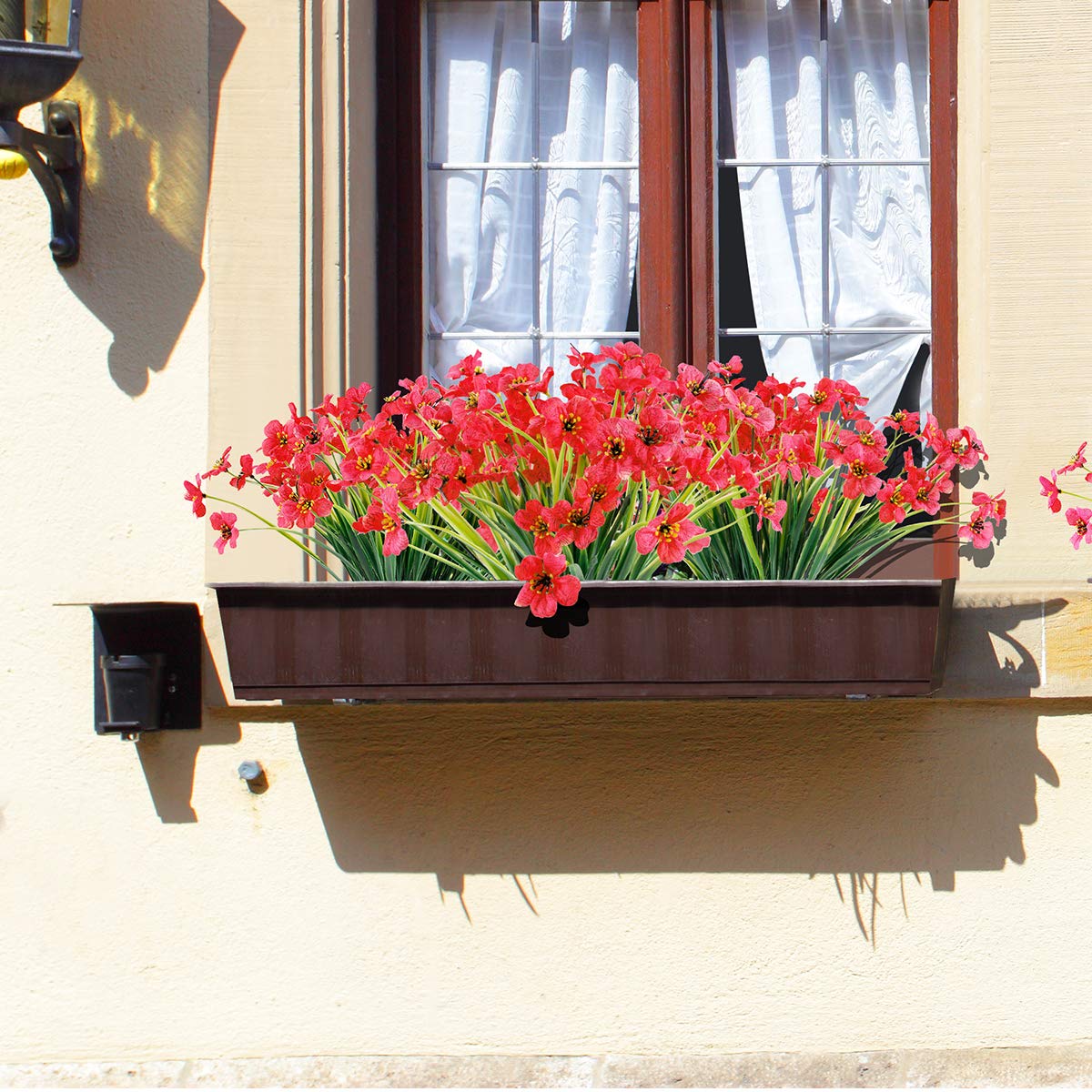 JEMONG twelve-bundle set provides a lush front porch display.