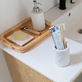 JIMEI minimalist marble design holder blends with modern bathrooms.