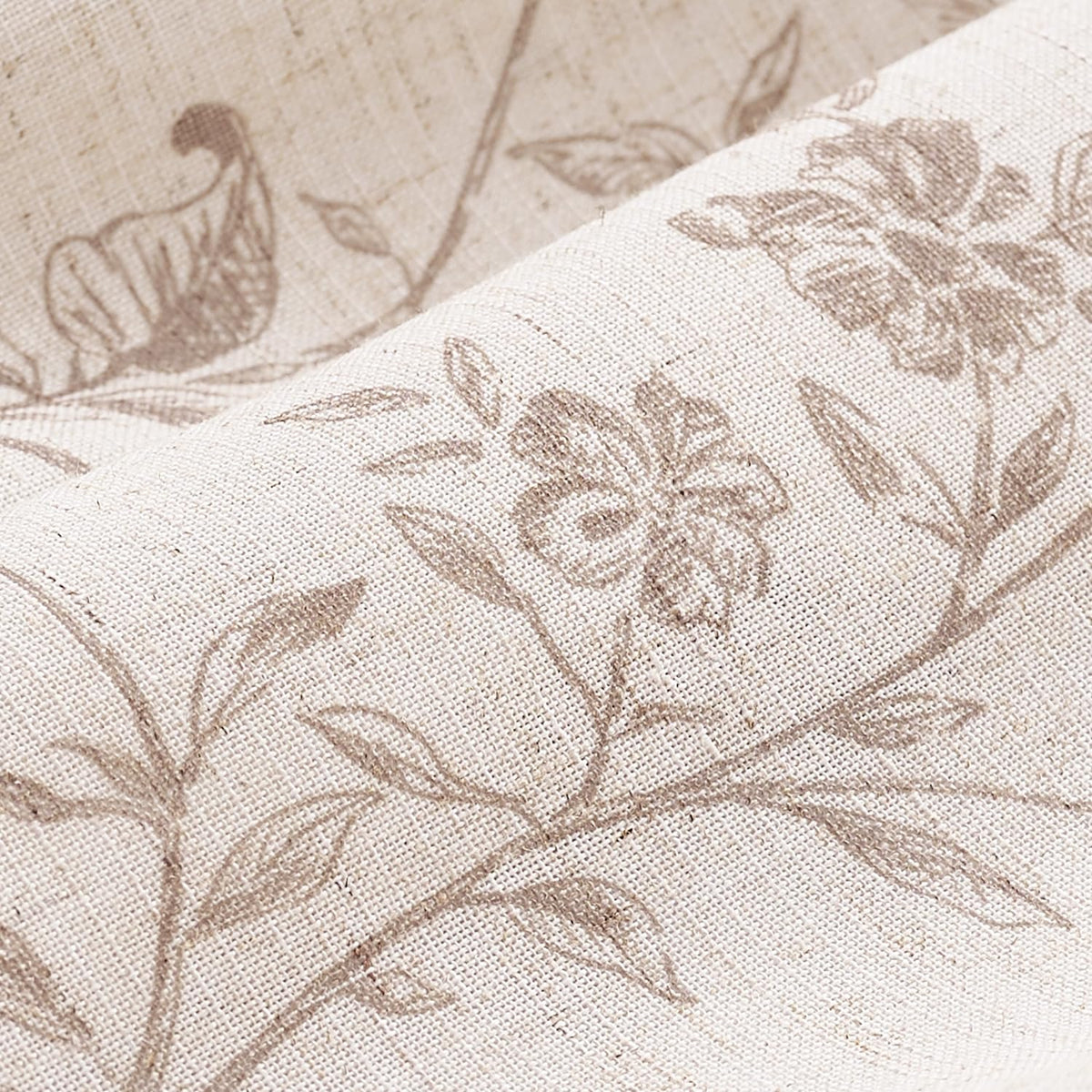 Jinchan easy-care valance; machine washable for everyday practicality.