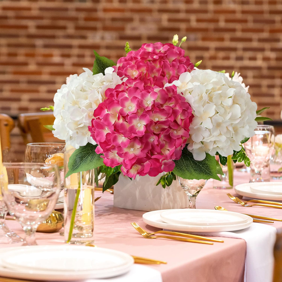 JINWOE cream hydrangea table centerpiece ideal for guests' tables