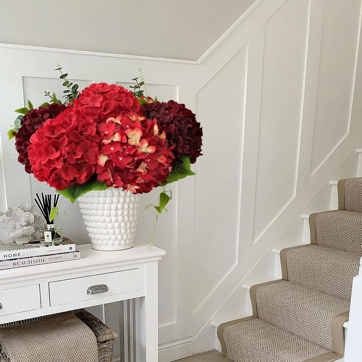 JINWOE indoor decor enhances living rooms with natural-looking floral accents