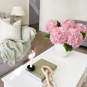 JINWOE large hydrangea heads create dramatic centerpieces and flexible layouts