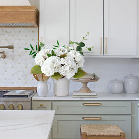 JINWOE vintage white hydrangea bouquet for rustic chic ambience.