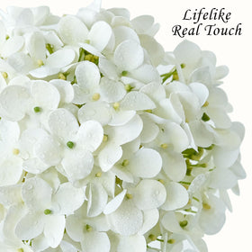JINWOE wedding table decor featuring hydrangea blooms and leaves.