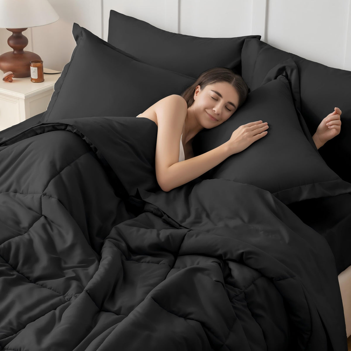 JOLLYVOGUE pillowcases and shams demonstrate envelope closure for easy pillow changes.