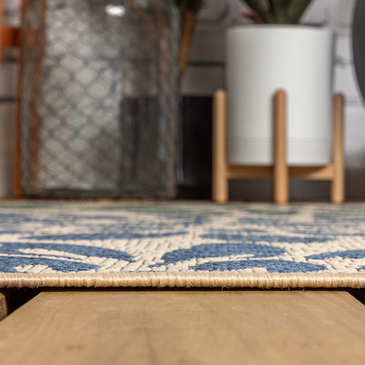 Jonathan Y easy-cleaning rug for quick cleanup after outdoor gatherings.