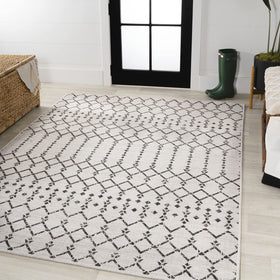 Jonathan Y flat-weave polypropylene construction provides sturdy outdoor performance.