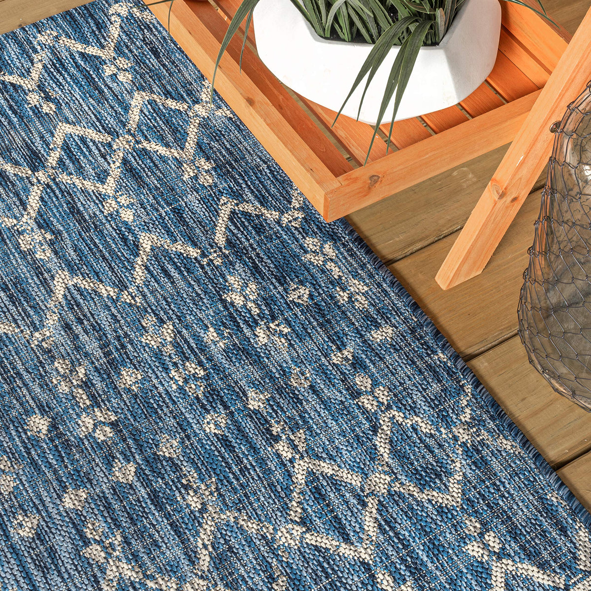 JONATHAN Y Navy-blue gray textured rug adds versatile style.
