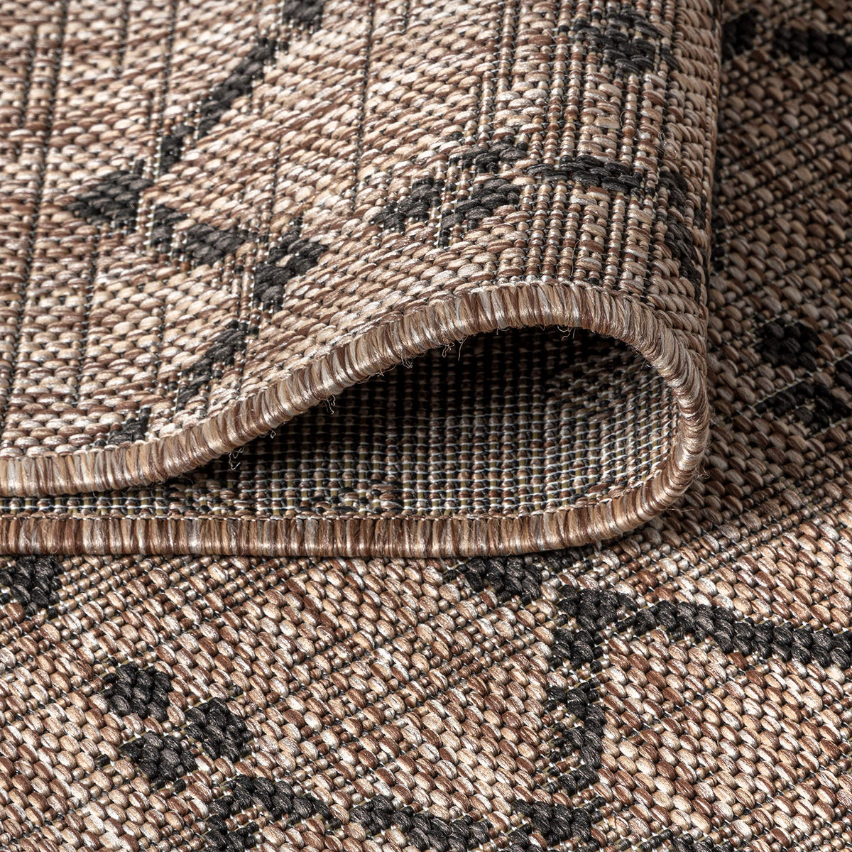 Jonathan Y Ourika stain-resistant fibers resist fading in sun exposure