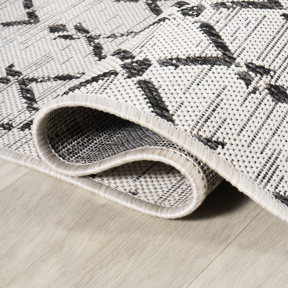 Jonathan Y pet-friendly outdoor rug stands up to daily wear.