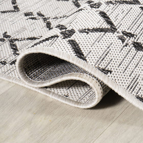 Jonathan Y pet-friendly outdoor rug stands up to daily wear.