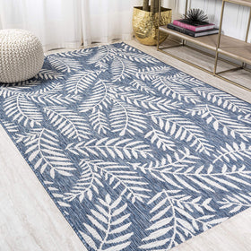 Jonathan Y flat-weave polypropylene rug resists shedding and cleans easily.