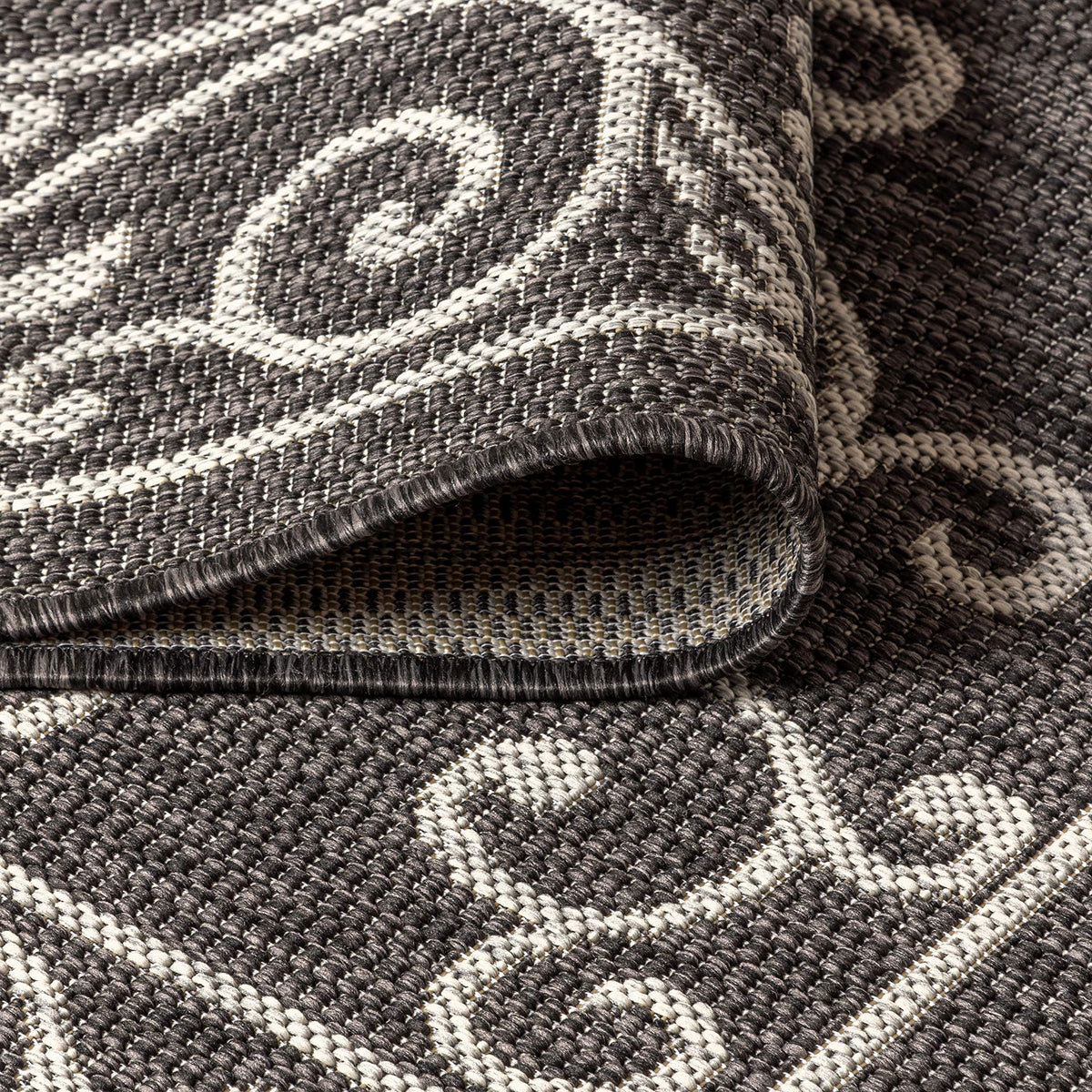 Jonathan Y high-traffic outdoor rug built for durability and daily use.